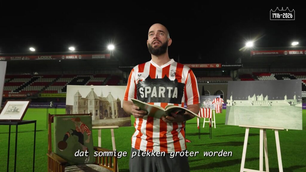 Het speciale Sparta-shirt in de jubileumvideo voor Het Kasteel